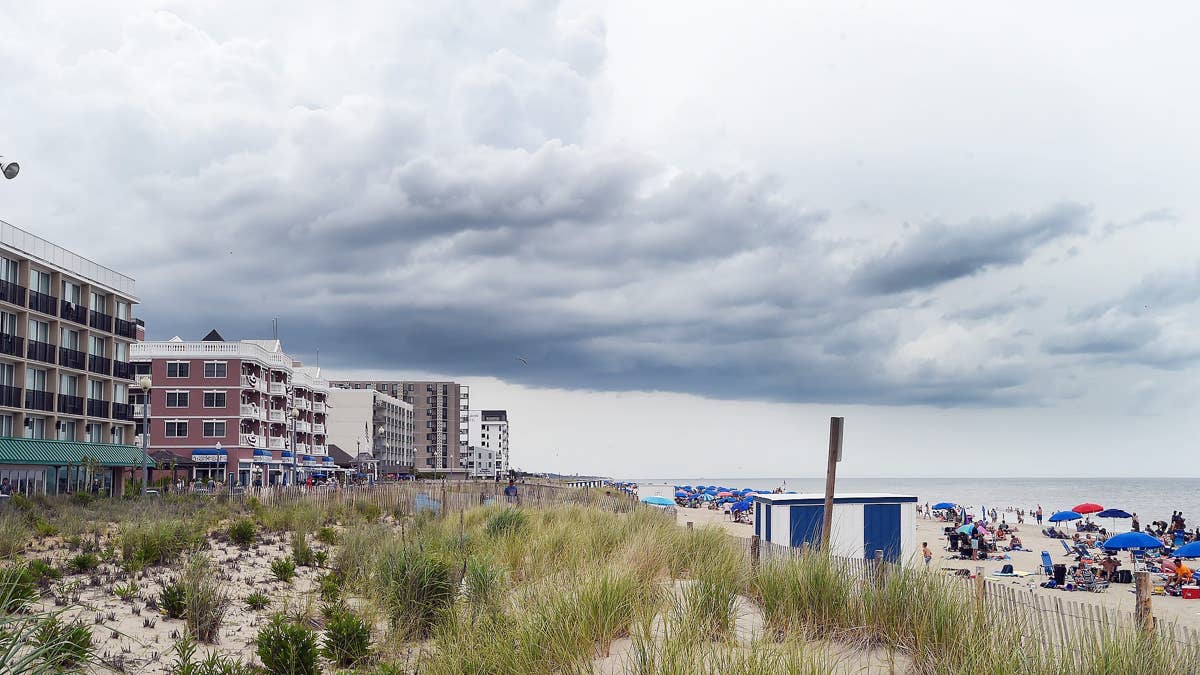 65 MPH Gusts Threaten Northeast: Severe Storms Target 3 States Tonight