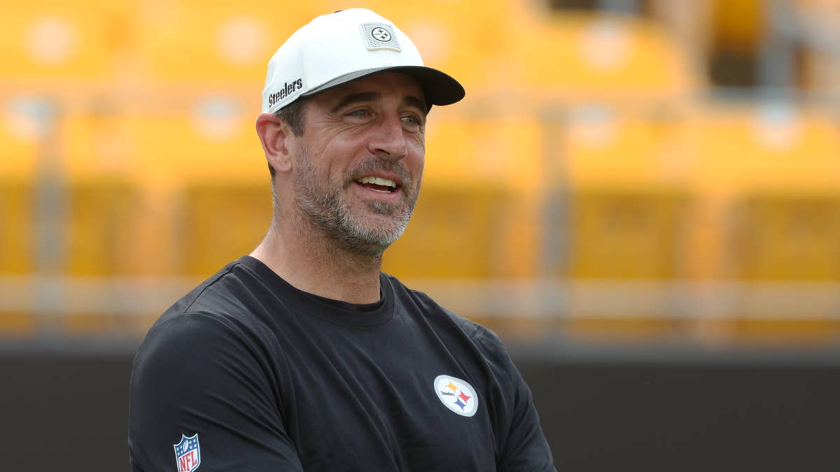 Aaron Rodgers Gives Karl Ravech a Classy Sendoff After ESPN Exit