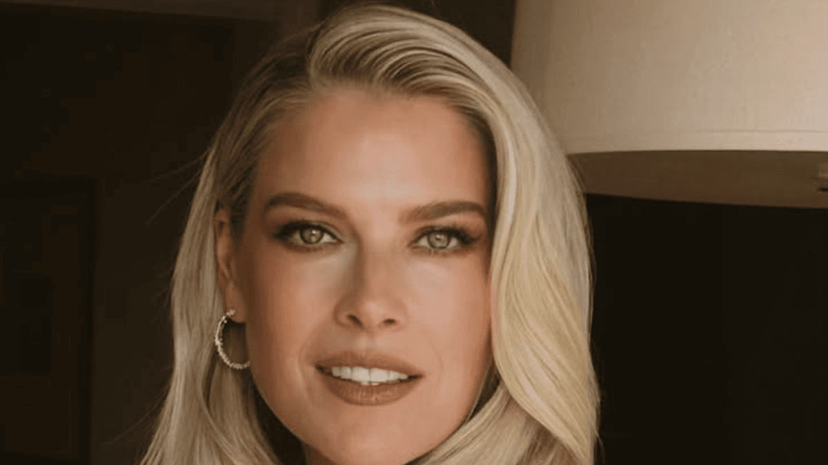 Ali Larter Dazzles at 50 in Step Up Awards Look, Fans Go Wild