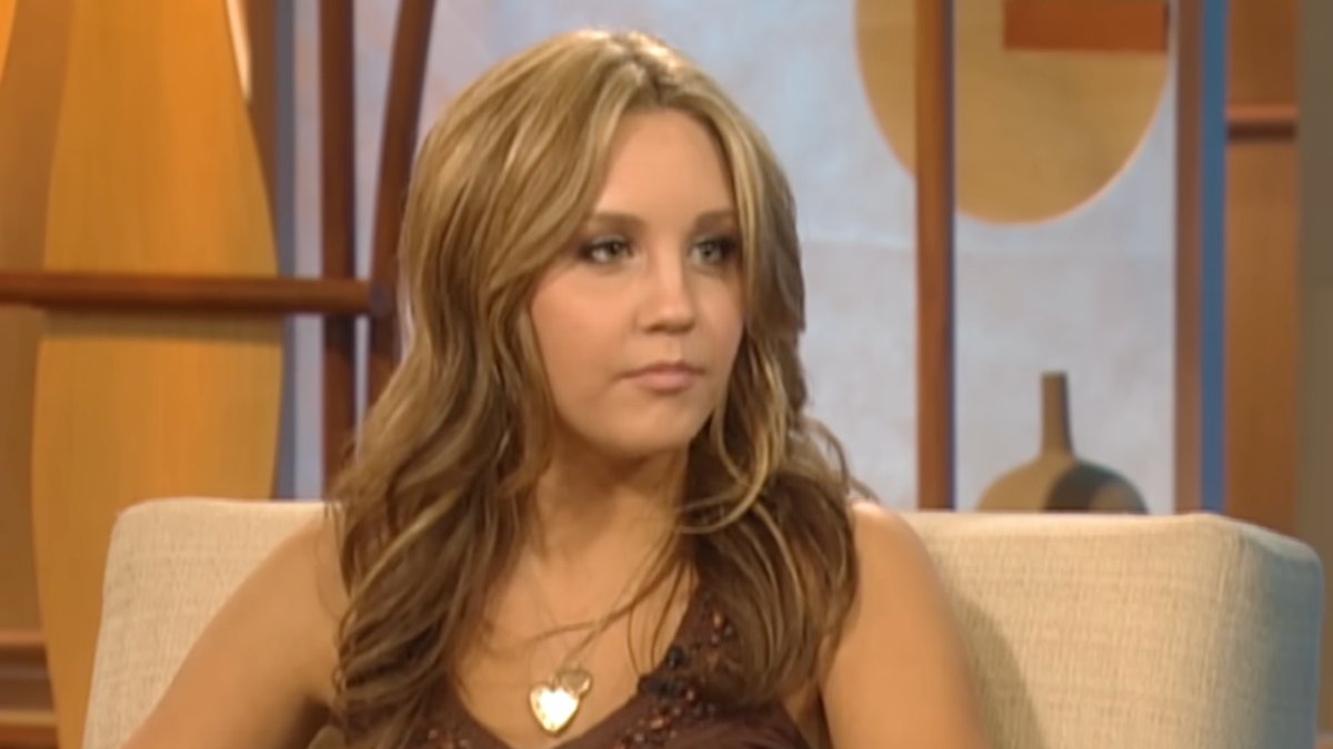 Amanda Bynes' Latest Photo Breaks Fans' Hearts at 40