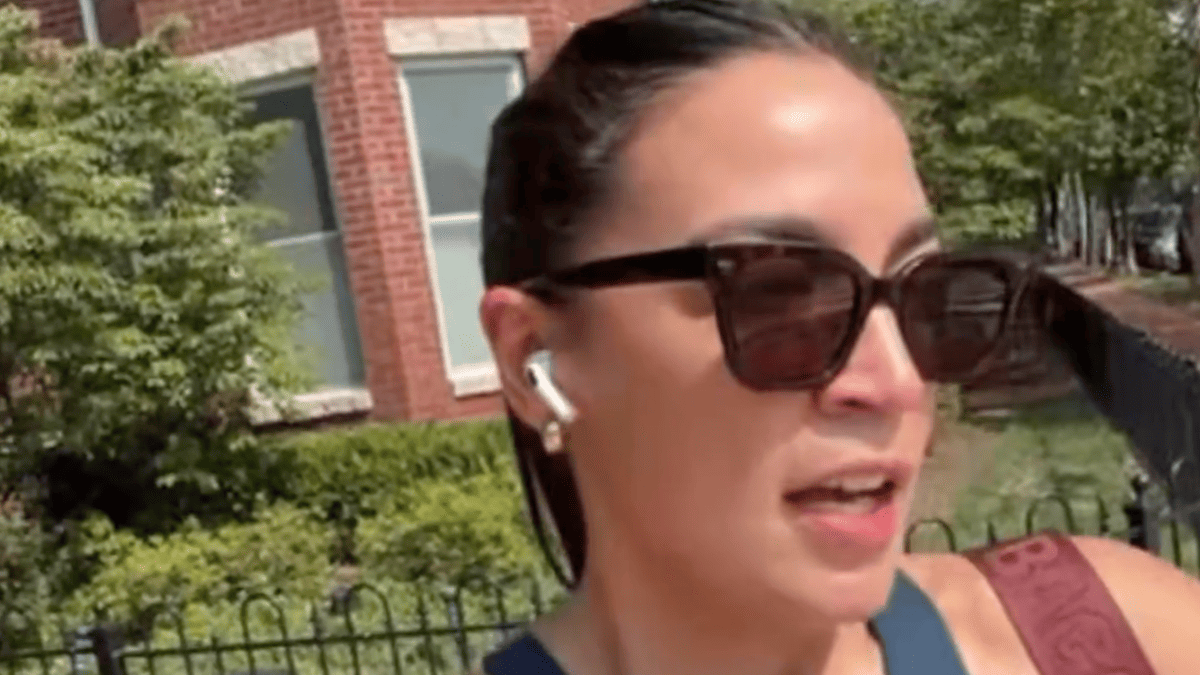 AOC Stuns in Yoga Pants at 36, Fans Can't Look Away