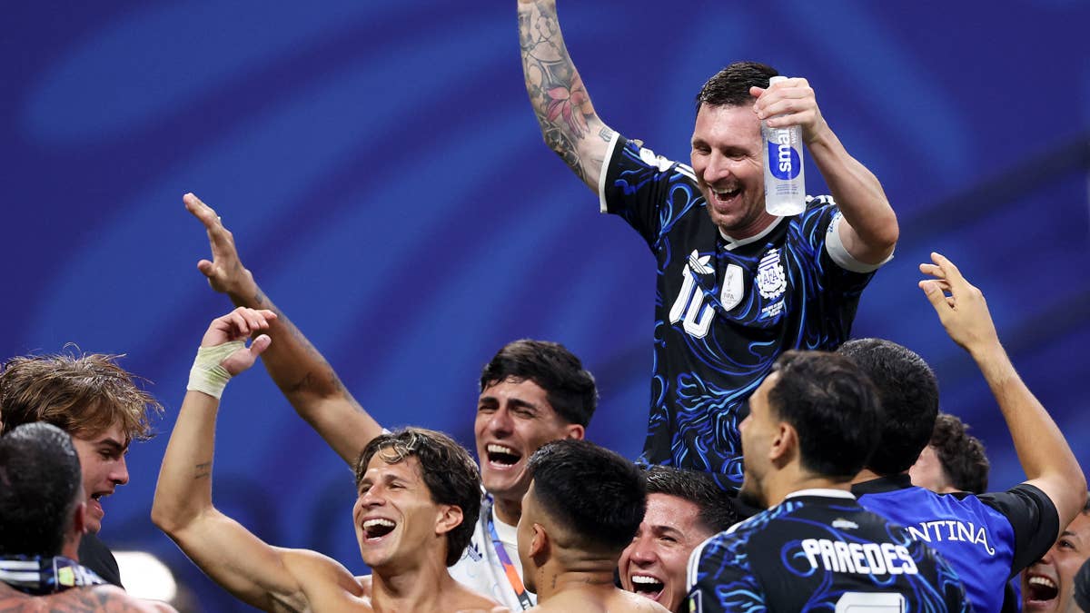 Argentina Stars Face FIFA Fine Over Falklands Banner Celebration