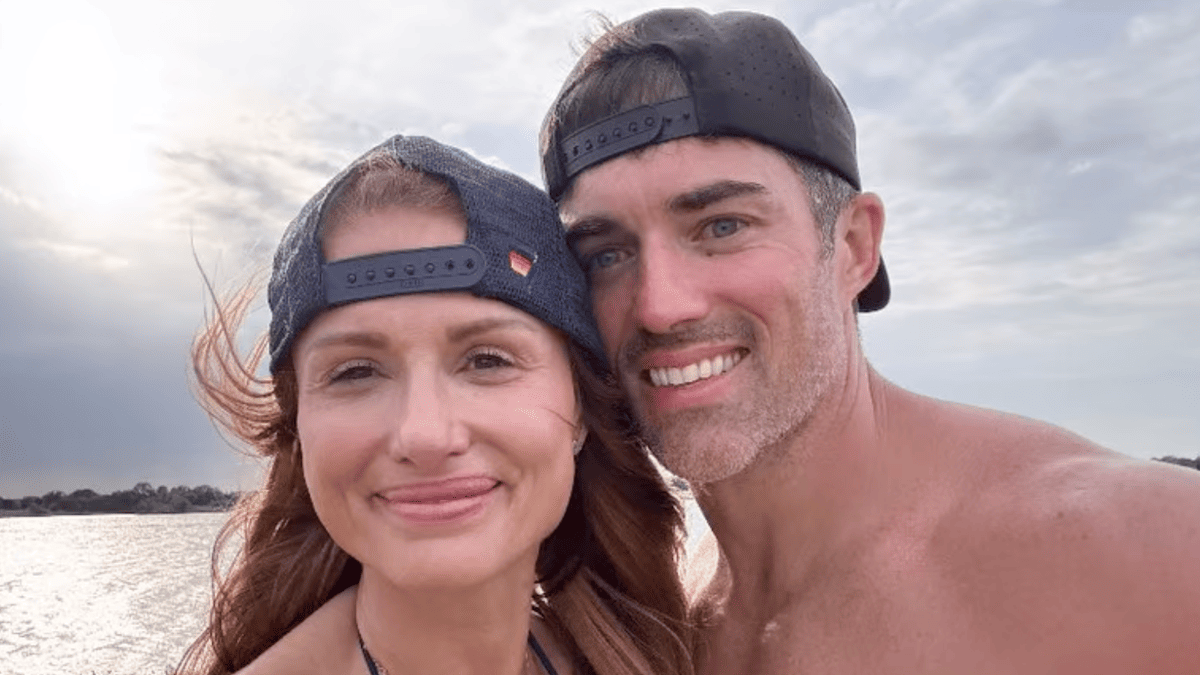 At 45, NFL Sideline Star Jane Slater Stuns in Bold Swimsuit Snap Alongside Boyfriend
