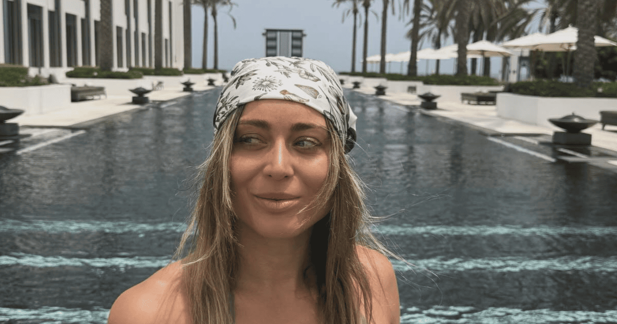 Badosa's Beachside Break: Tennis Star's Swimsuit Snap Sparks Fan Frenzy