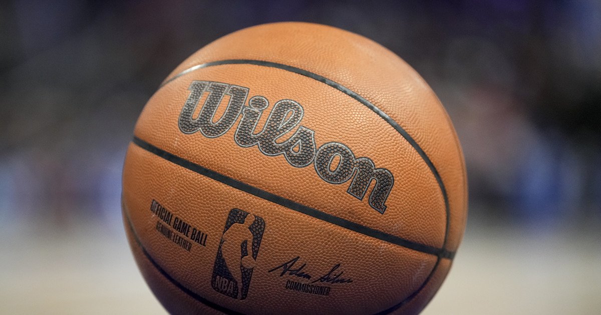 Basketball World Mourns Passing of Coaching Pioneer Doug Moe at 87