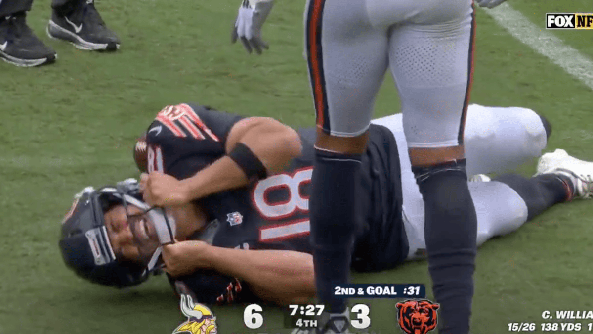 Bears' Caleb Williams Suffers Scary Non-Contact Leg Injury vs. Vikings