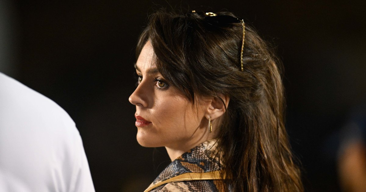 Belichick's Partner Faces Backlash Over Controversial 'Gold Digger' Celebration