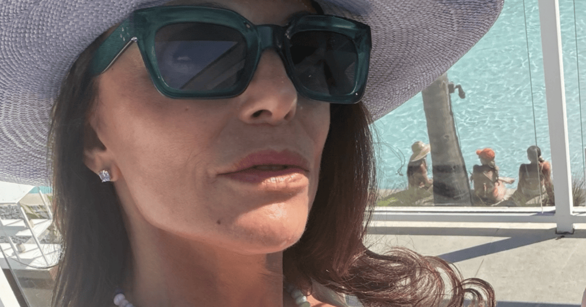Bethenny Frankel, 55, Drops 'Iconic' Swimsuit Video That Redefines Rookie Status