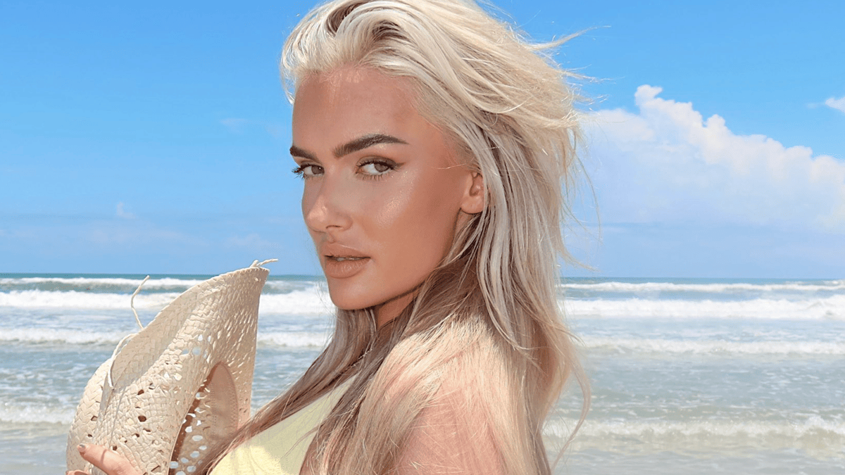 Blake Monroe's Beachside Photo Ignites WWE Universe