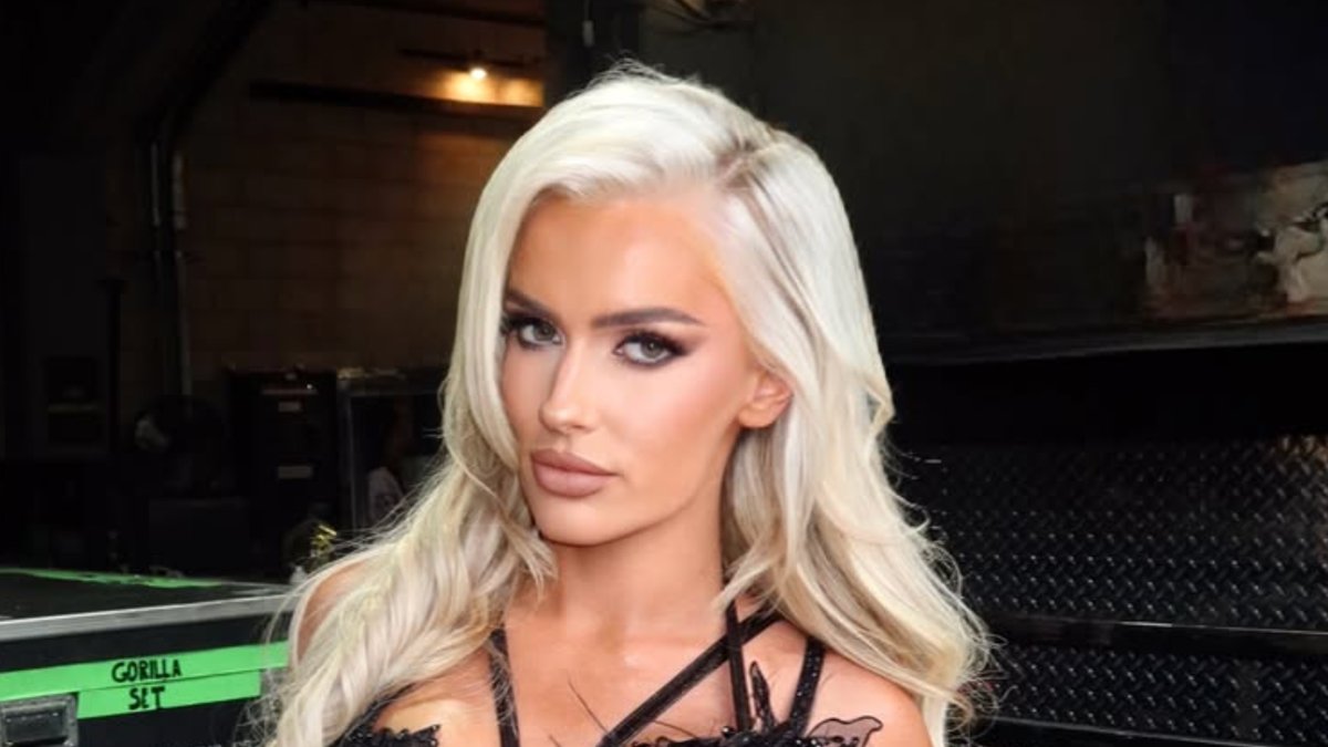 Blake Monroe's Feathery Black Gear Steals the Show in WWE Debut