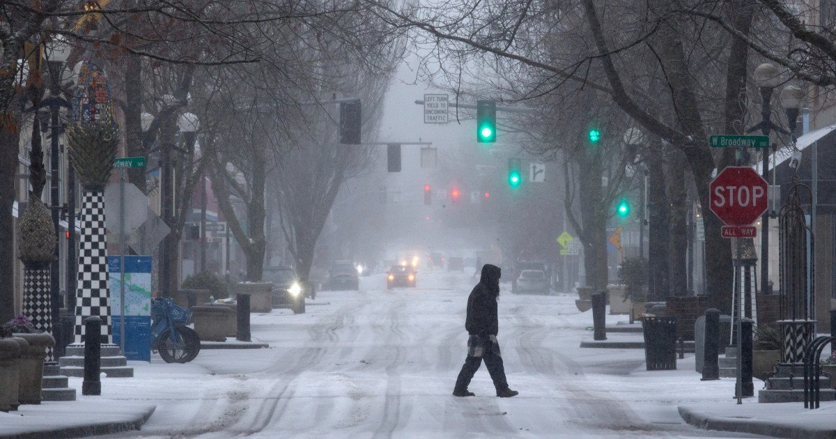 Blizzard Alert: NWS Urges East Coast to Stay Off Roads Monday