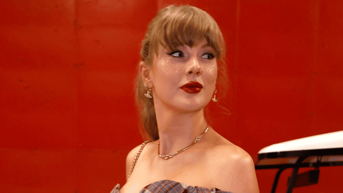 Booing Taylor Swift at NFL Games Sparks Misogyny Accusations