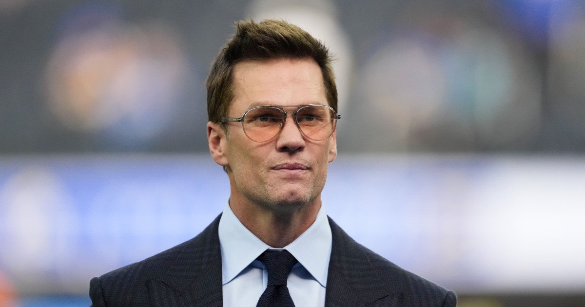 Brady's Inner Circle Creating Chaos in Raiders Locker Room