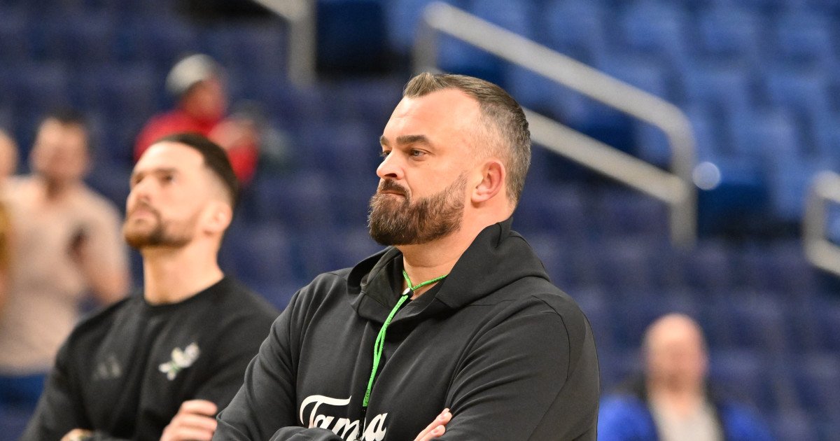 Bryan Hodgson's Ultimate Recruiting Pitch: 'Just Look At My Wife'