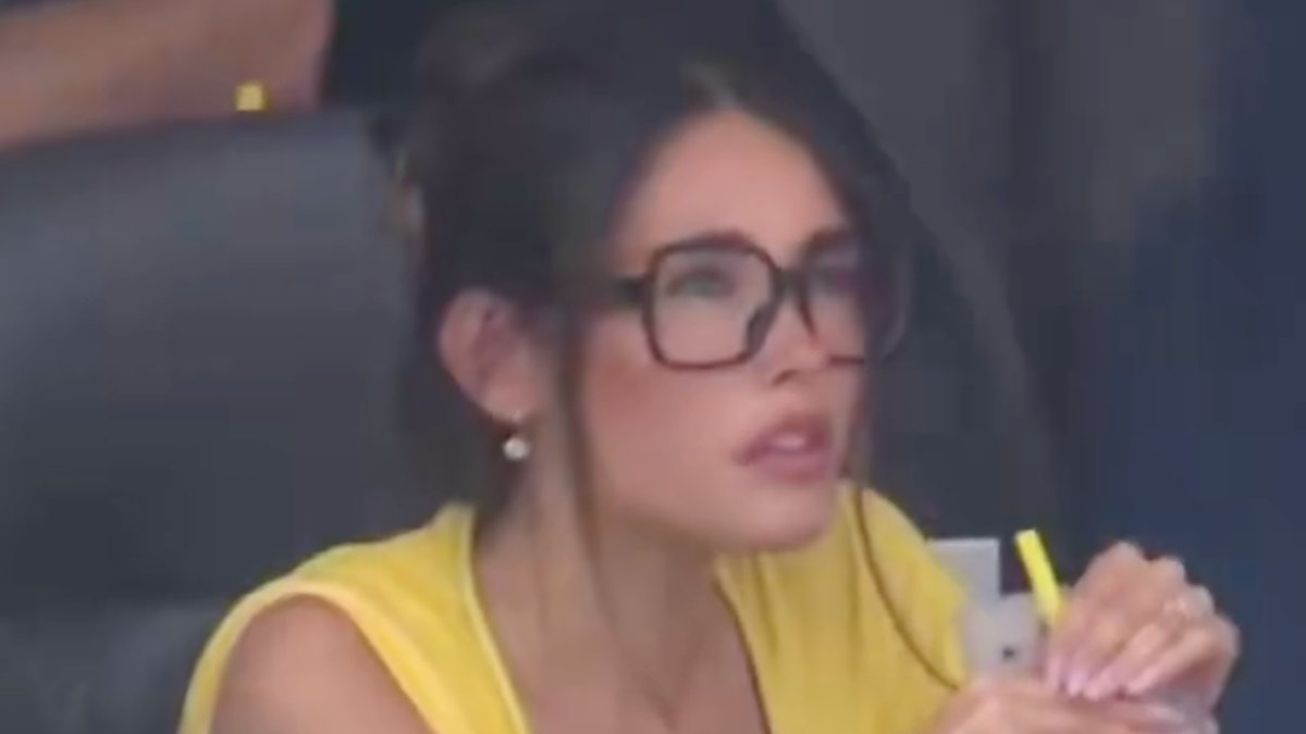 Chargers QB Justin Herbert's Girlfriend Sparks Outfit Debate at NFL Game