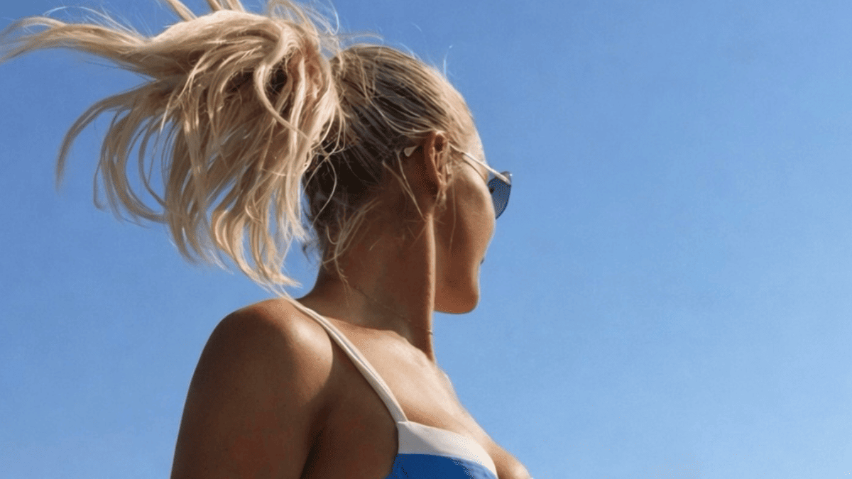 Charley Hull's Blue Swimsuit Photo Sets Social Media Ablaze