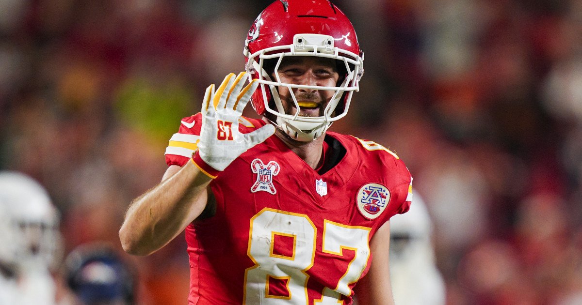 Chiefs Kingdom Erupts as Travis Kelce Confirms Return for 14th Season