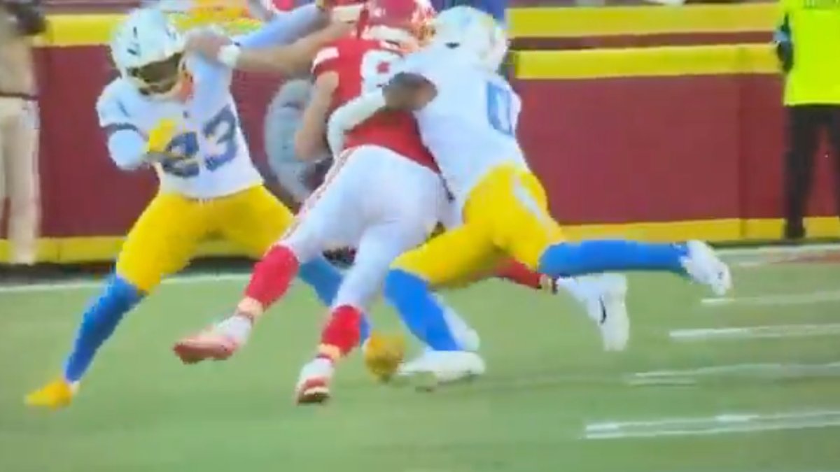 Chiefs' Travis Kelce Suffers Ankle Injury in Chargers Clash