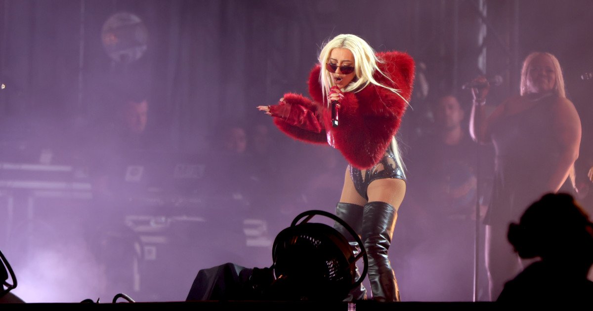 Christina Aguilera, 45, Stuns Austin with Daring Stage Ensemble