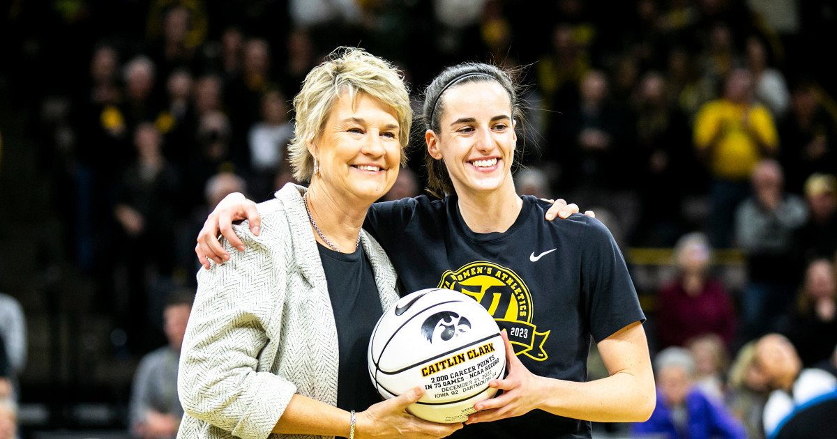 Clark's Social Media Silence Sparks Iowa Fan Fury Ahead of Elite Eight