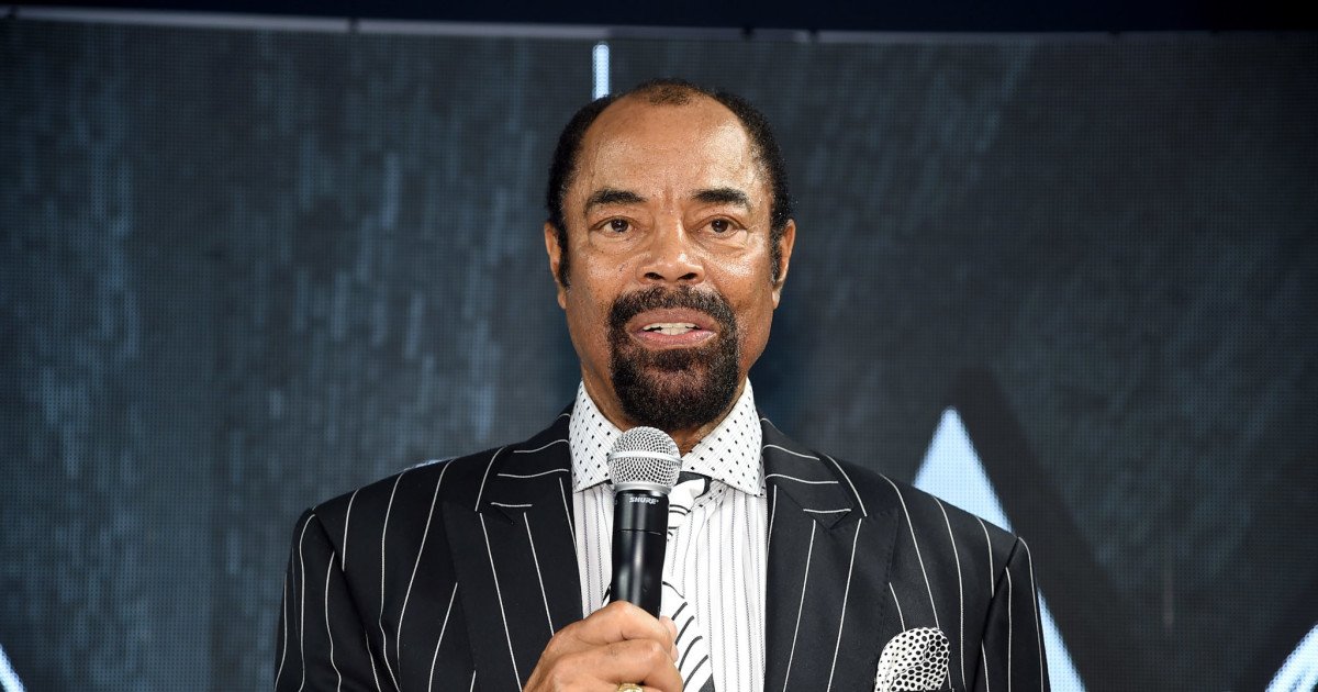 Clyde Frazier's Wild Iran Comparison for Struggling Bulls Electrifies Knicks Broadcast