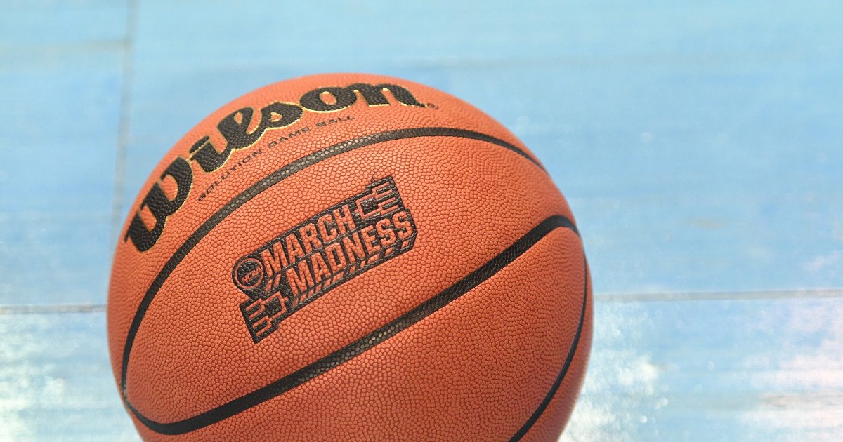 College Basketball World Mourns Legendary Voice After Monday Passing