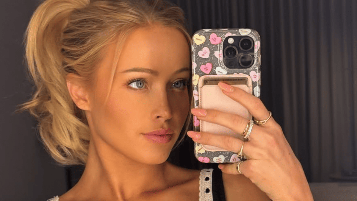 Dallas Cowboys Cheerleader Steals NFL Draft Spotlight With Viral Swimsuit Snap