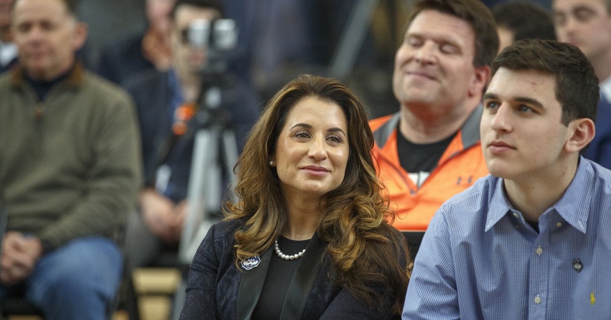 Dan Hurley's Wife: Basketball's Not Her Game, But Being Team Mom Is Everything