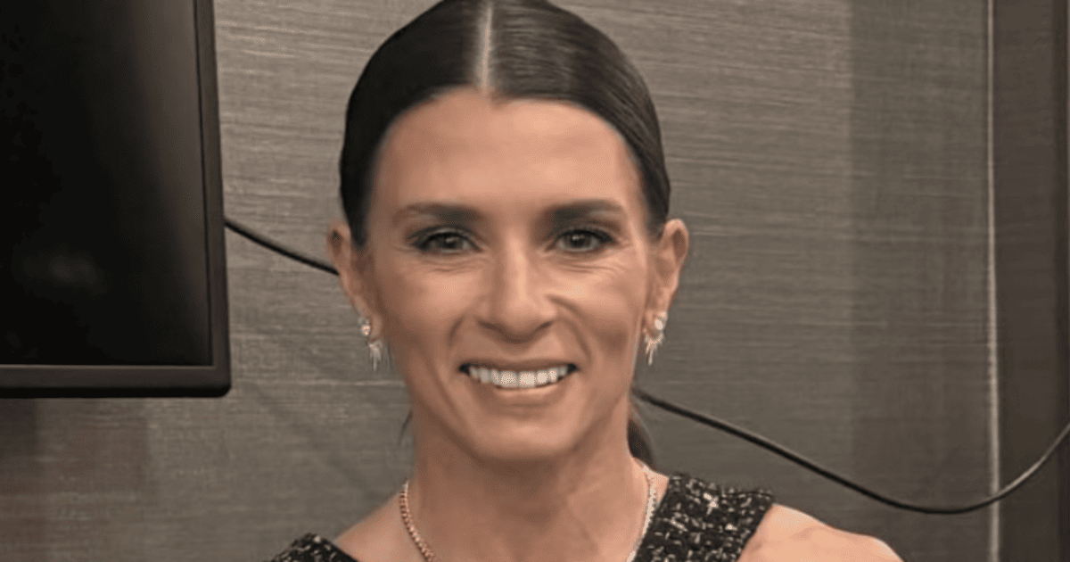 Danica Patrick Stuns in Silver Sparkle, Proving Fitness Reigns Supreme at 44