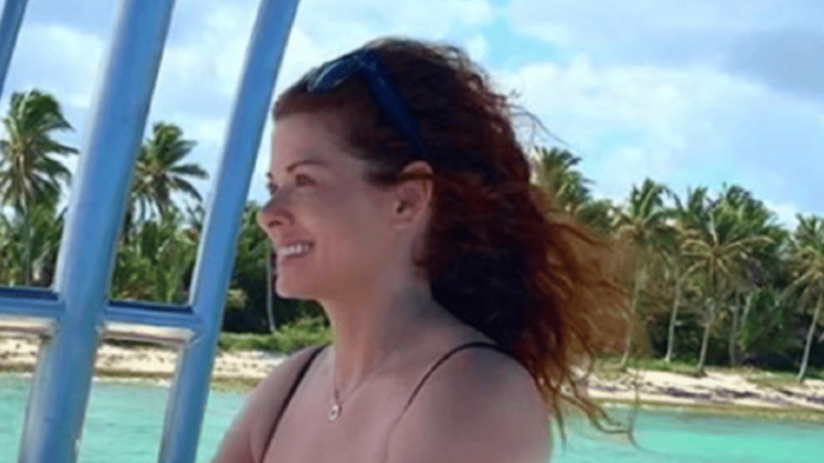 Debra Messing's Bold Swimwear Photo at 58 Has Fans Cheering
