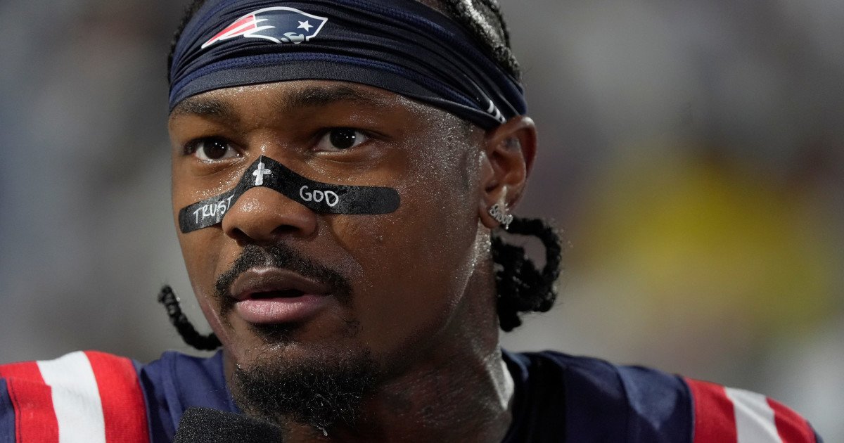 Diggs' Contract Standoff Led to Patriots Release, Sources Say