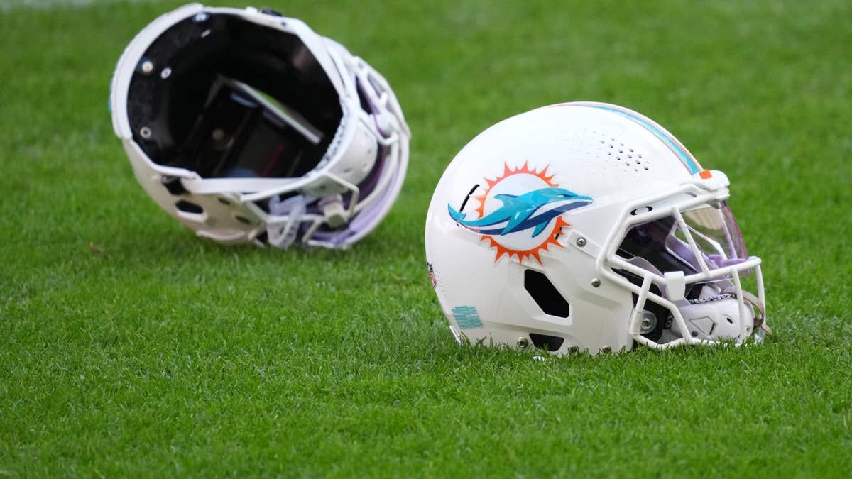 Dolphins Rookie Le'Veon Moss Abruptly Retires at 23, Shocking Fans