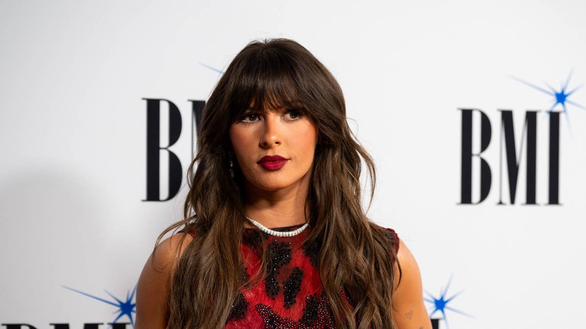 Ella Langley's Pink Swimsuit Selfie Sets Social Media Ablaze