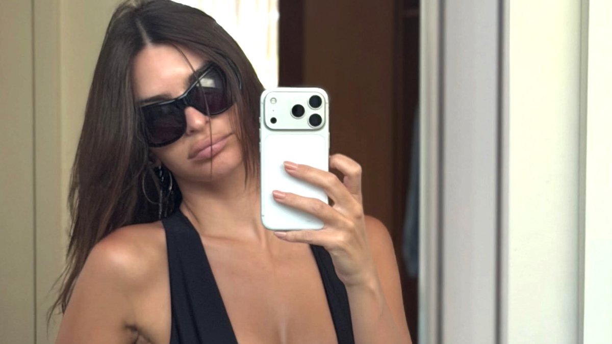Emily Ratajkowski Sizzles in Tiny Black Bikini, Fans Go Wild