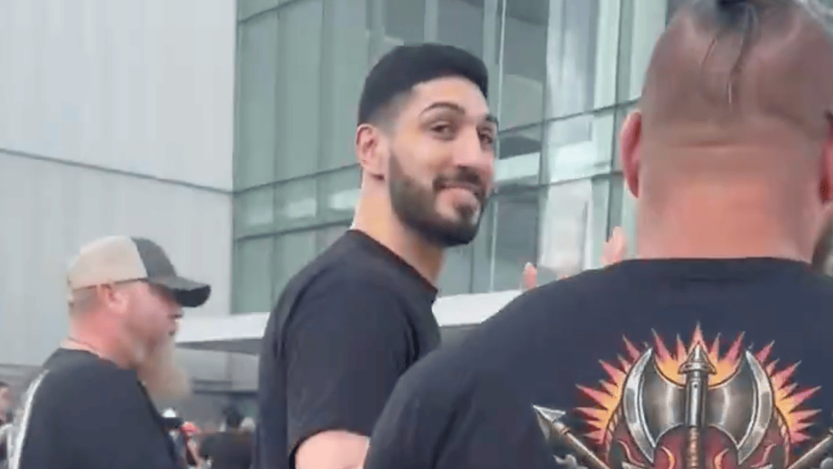 Enes Kanter's WNBA Appearance Turns Hostile in Chicago