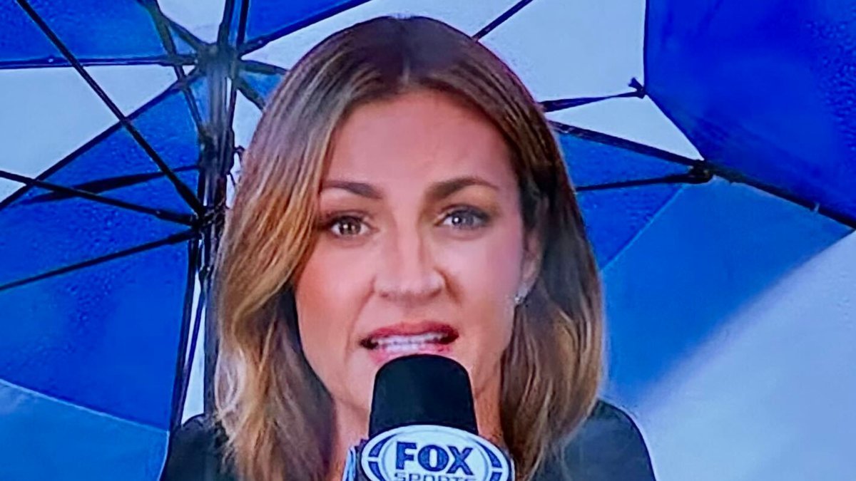 Erin Andrews' Rain Outfit Steals the Show Before Eagles-Rams
