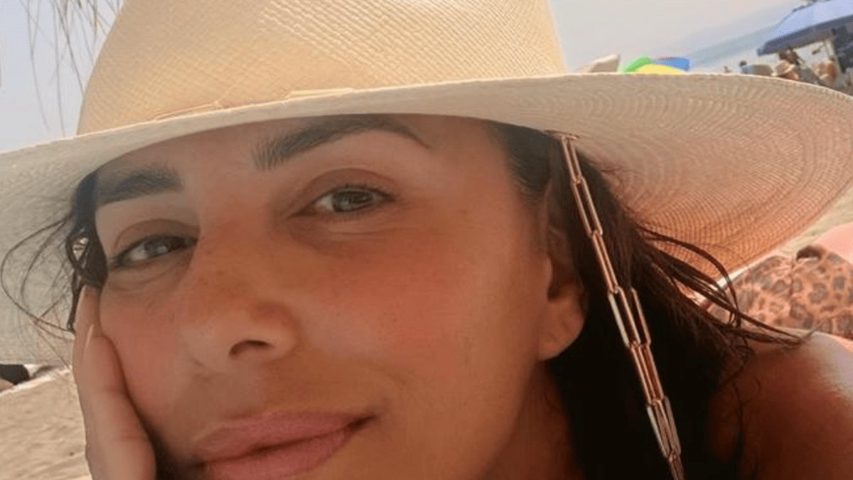 Eva Longoria's Ageless Swimsuit Selfie Has Fans in Absolute Awe at 51
