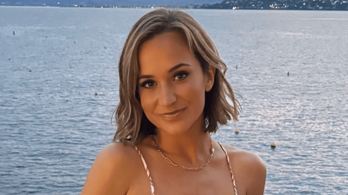 Fans Blast Stalking-Level Coverage of Dianna Russini’s Family Vacation