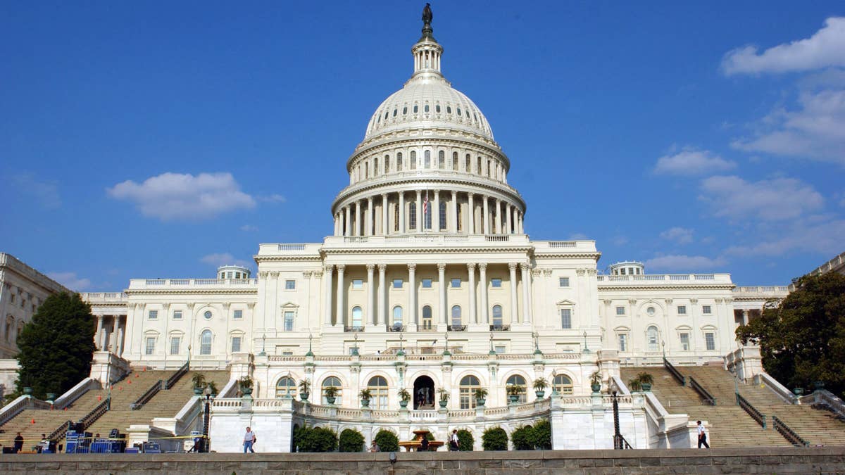 Federal Bill Targets College Sports Chaos: Caps, Transfers, and a New Commission