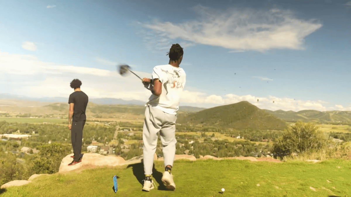 George Pickens' Golf Swing Has Cowboys Teammates in Stitches