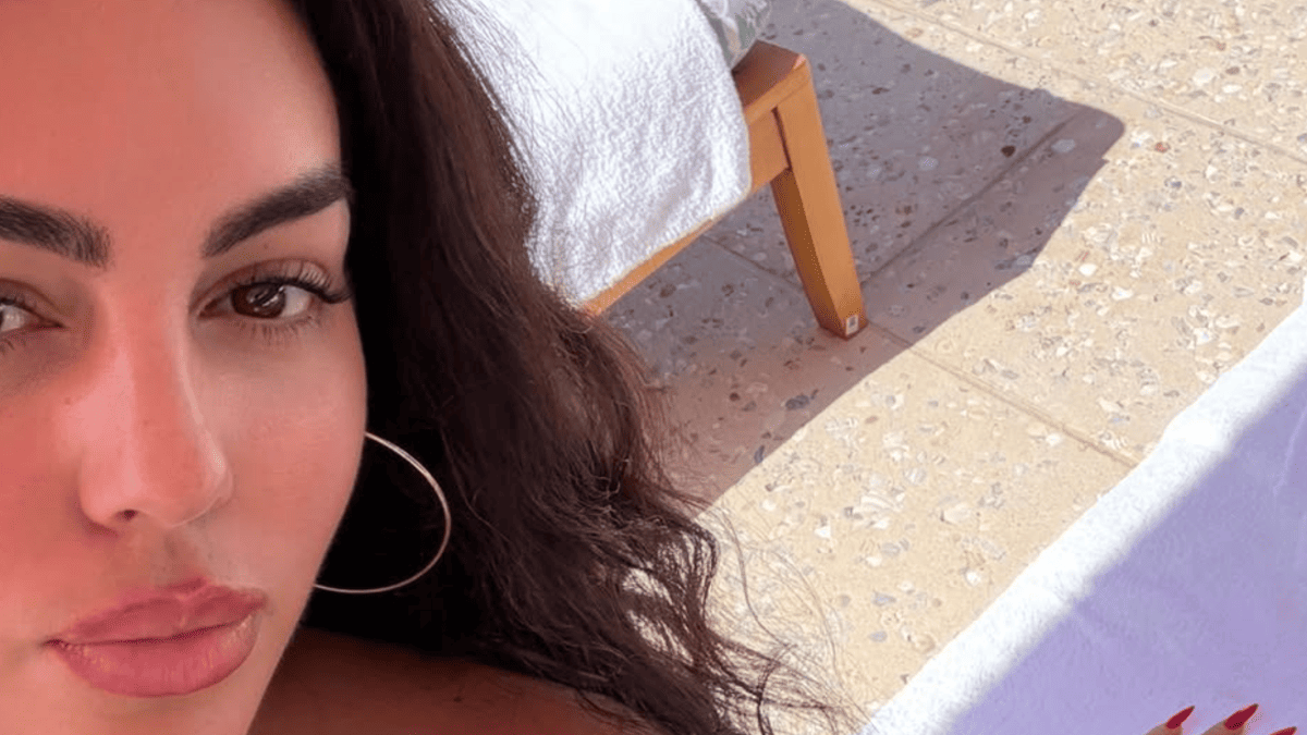 Georgina Rodriguez Turns Up the Heat in Miami Beach Swimsuit Snap