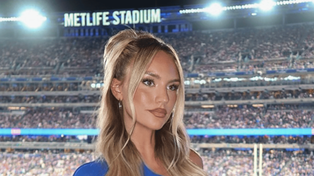 Giants QB's Girlfriend Celebrates Week 1 Win Over Cowboys