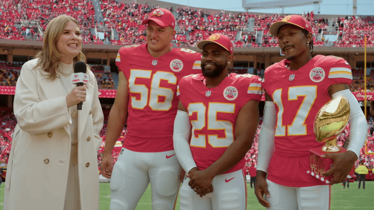 Hallmark Tackles Chicago: 'Holiday Touchdown' Goes Bears for Christmas