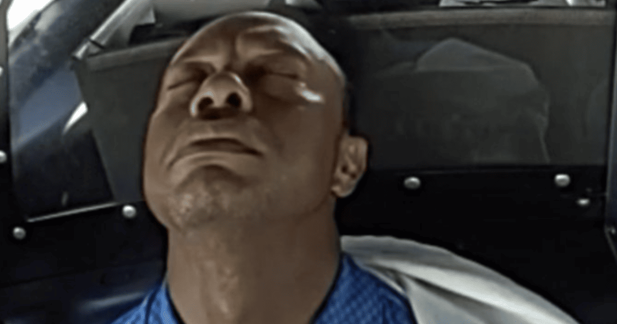 Haunting Image: Tiger Woods' Police Car Photo Captures a Champion's Fall