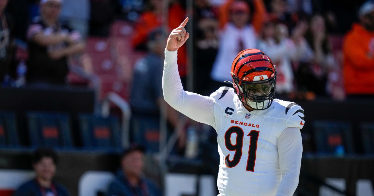 Hendrickson's Free Agency Reality Check: $10M Gap Leaves Star DE in Limbo