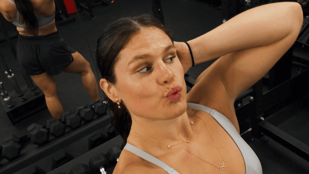 Ilona Maher's Swimsuit Snap Scores 330K+ Likes, Proving Her Star Power