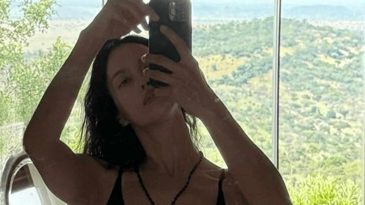 Irina Shayk's Viral Swimsuit Snap Sparks Buzz Amid Tom Brady Dating Rumors