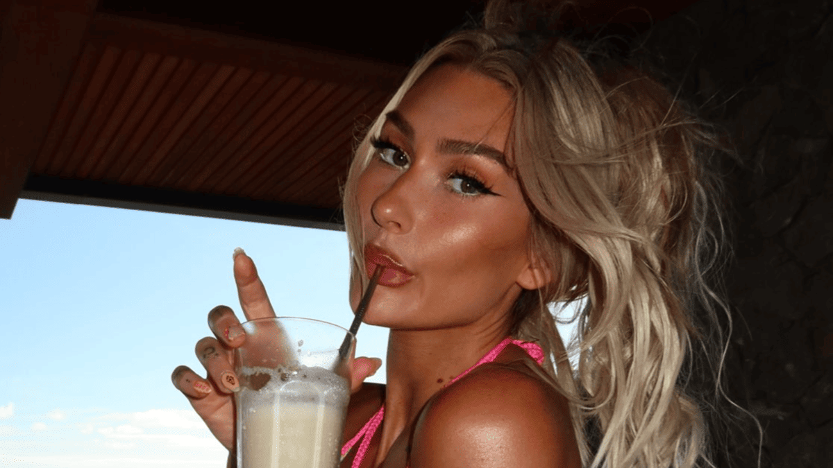 Izzi Dame's Poolside Photos Have WWE Universe Drooling