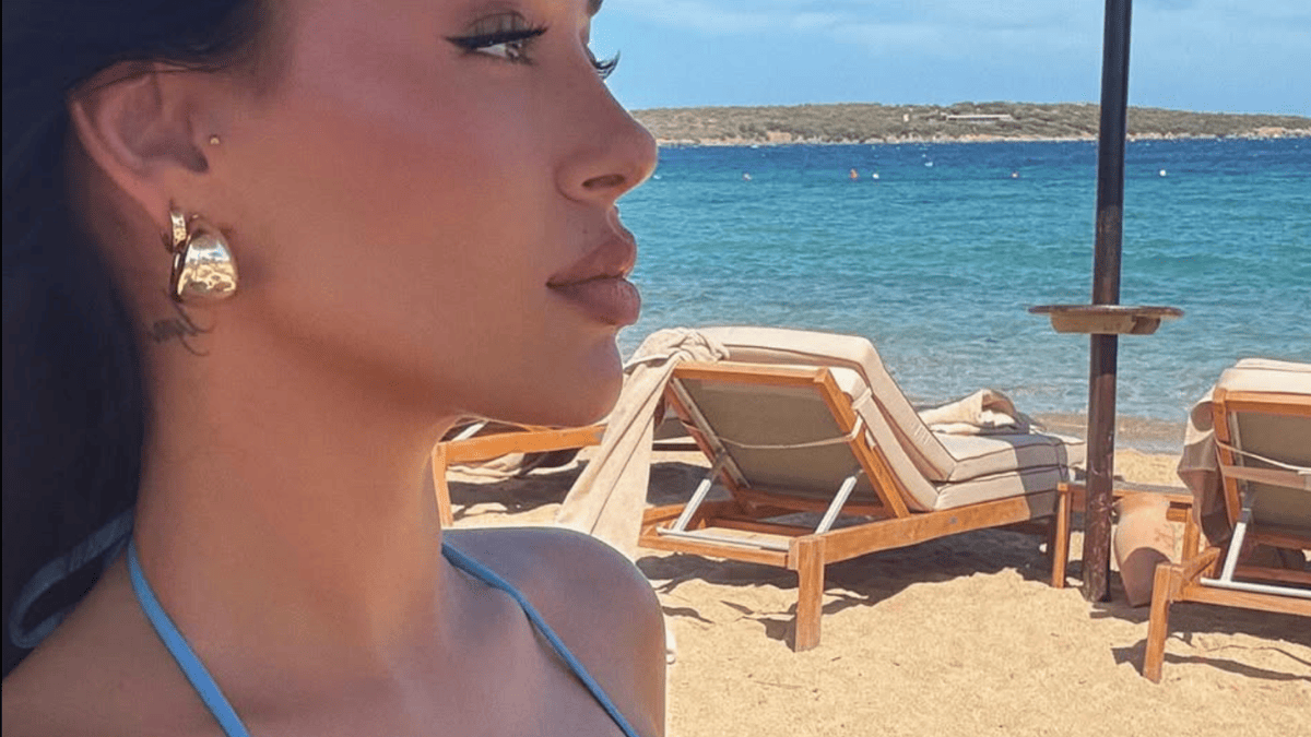 Jude Bellingham's Girlfriend Ashlyn Castro Drops Stunning Swimsuit Photo During World Cup Run