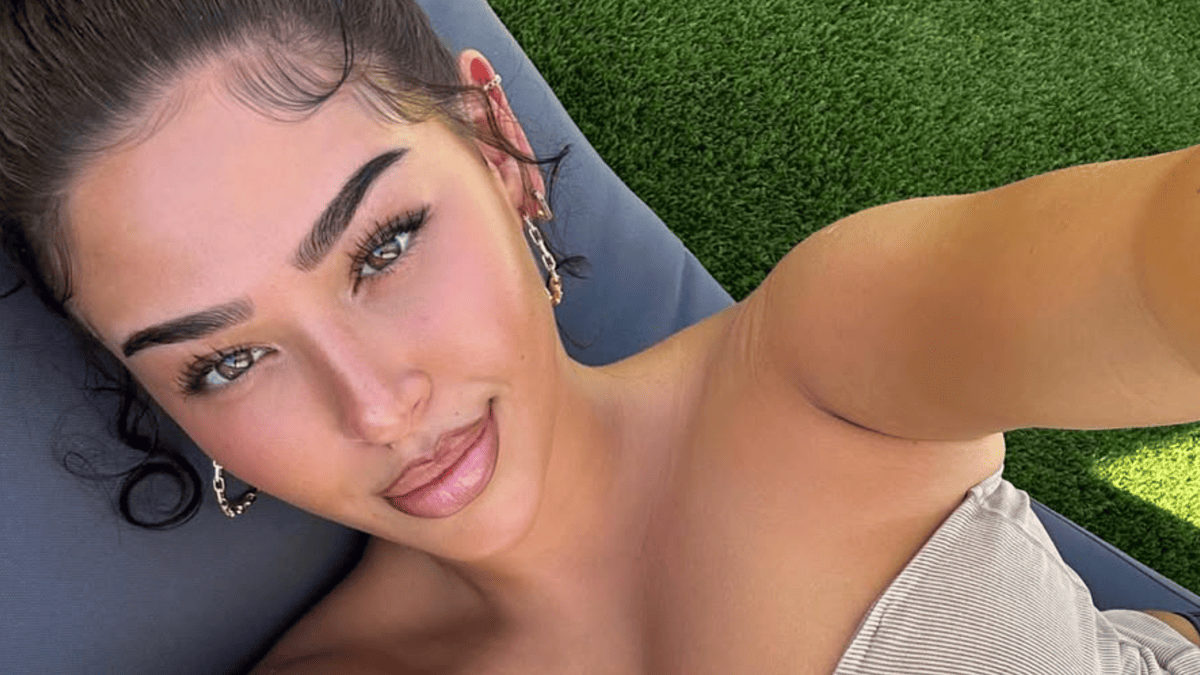 Jude Bellingham's Girlfriend Ashlyn Castro Stuns Fans with Throwback Swimsuit Photo During World Cup